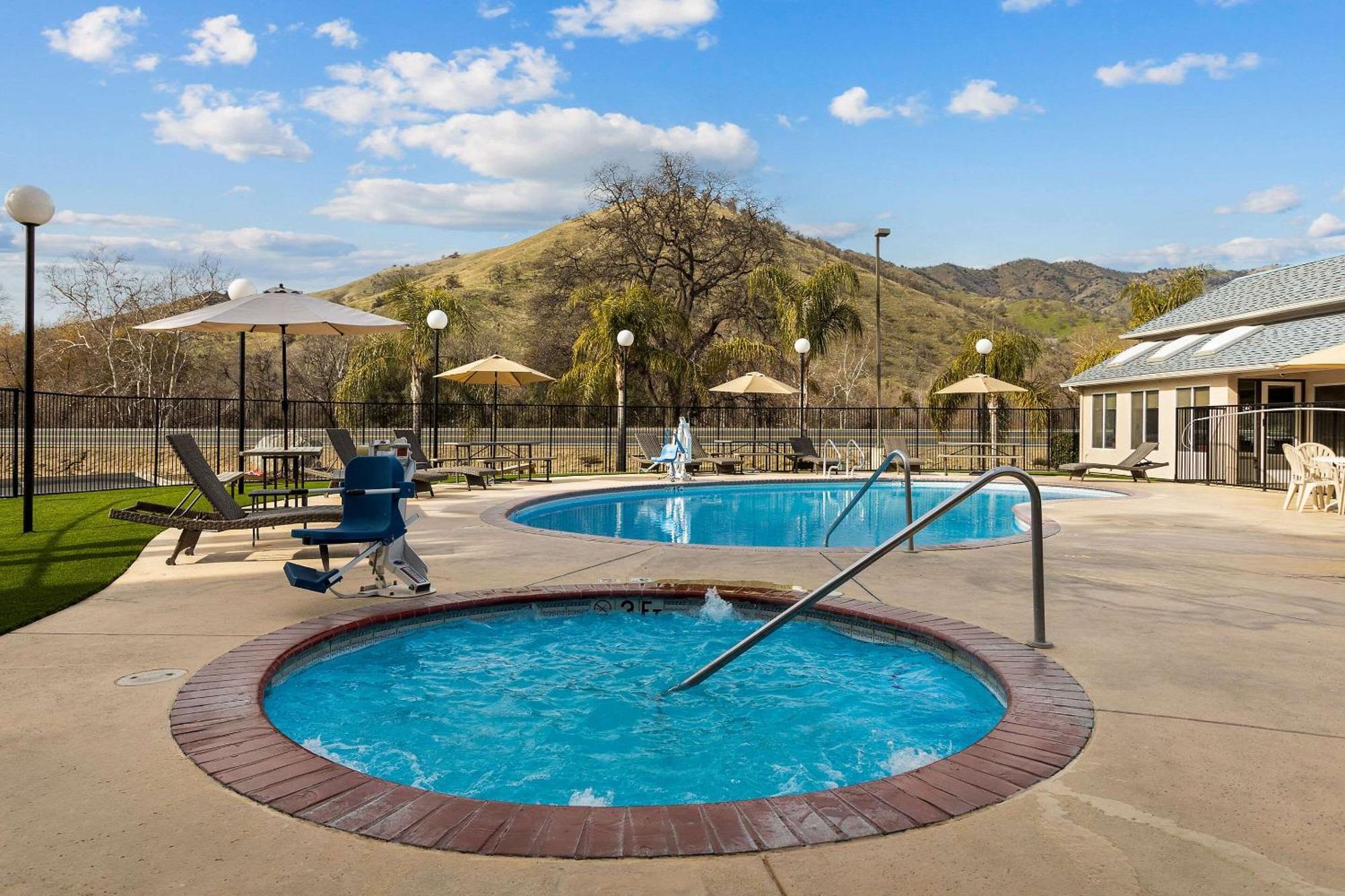 Comfort Inn & Suites Sequoia Kings Canyon Three Rivers Exterior photo